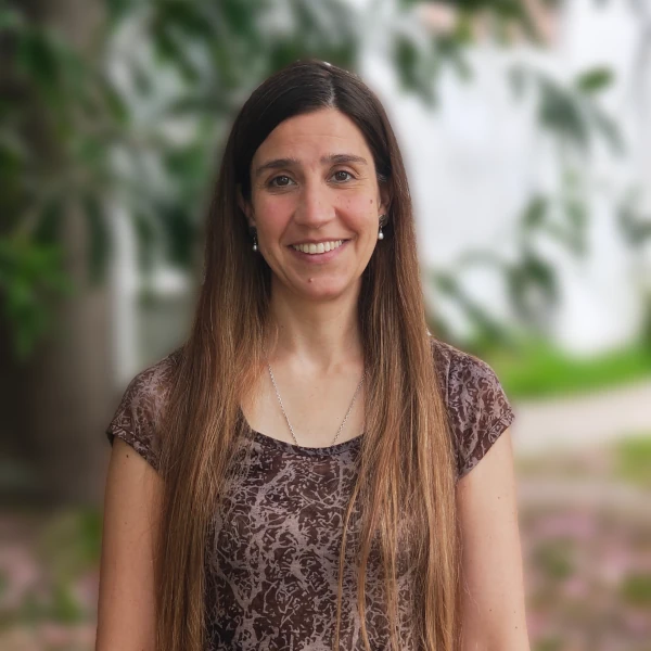 Laura Rosales - Dir. Estudiantes